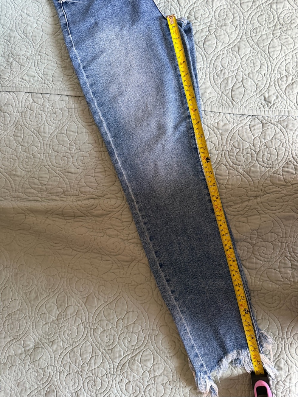Judy Blue Size 1/25 High Rise Slim Fit Distressed Raw Hem Jeans NWT - Picture 14 of 15
